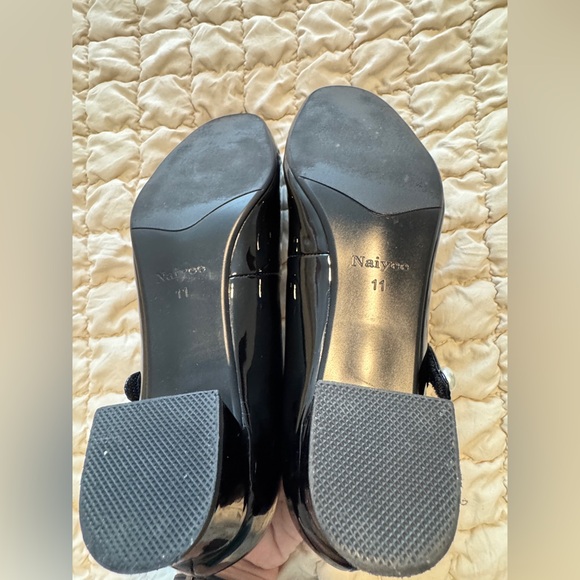 Black Patent Leather Mary Jane’s w/ Pearl Accent - Size 11 - Picture 4 of 6